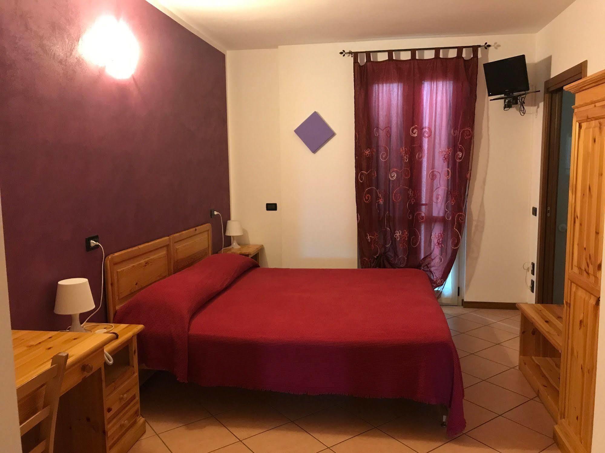 Albergo Quattro Pini San Martino della Battaglia Esterno foto